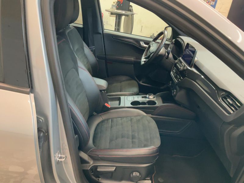Ford Kuga 2.5 Plug-in Hybrid ST-Line X — zdjęcie 11
