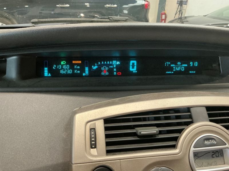 Renault Scenic 1.9 dCi Latitude — zdjęcie 4