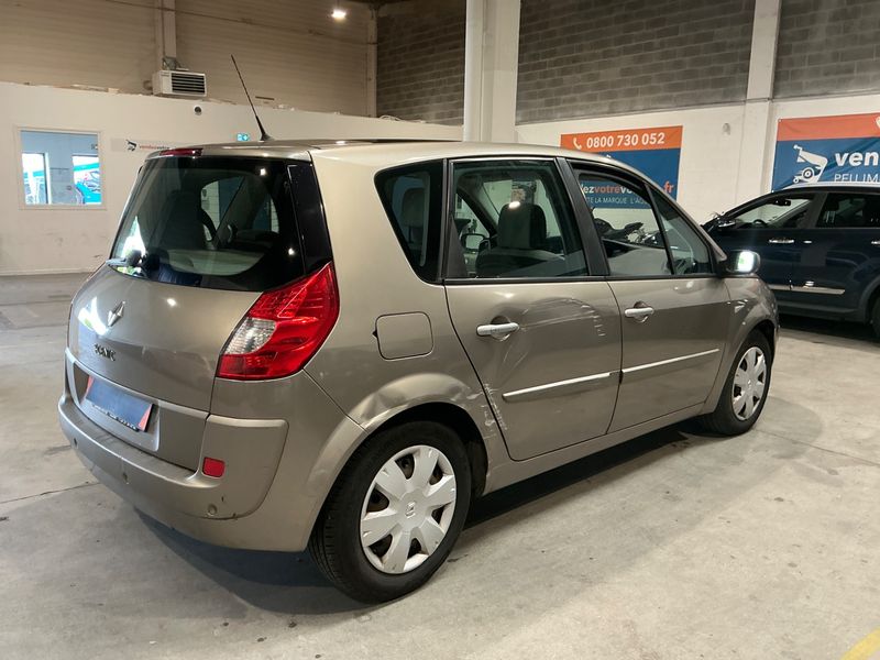 Renault Scenic 1.9 dCi Latitude — zdjęcie 2