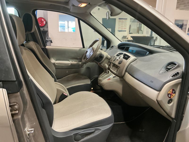 Renault Scenic 1.9 dCi Latitude — zdjęcie 3