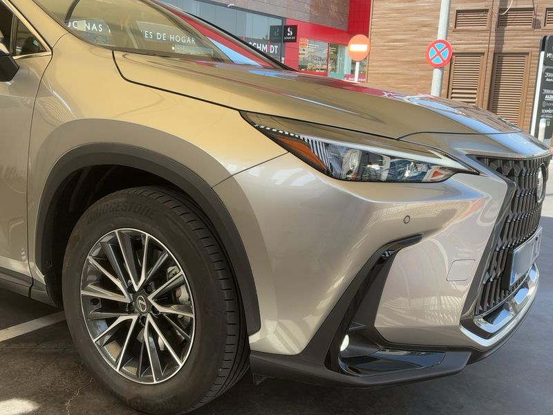 Lexus NX-Serie NX 450h+ E-Four — zdjęcie 8