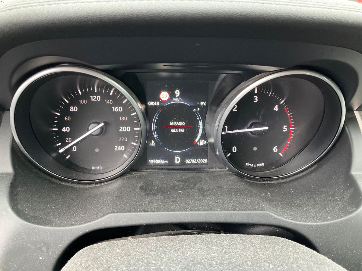 Land Rover 2018 — photo 19