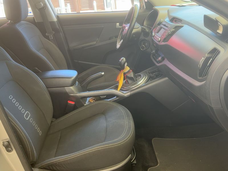 Kia Sportage 1.7 CRDi Drive 4x2 — zdjęcie 11