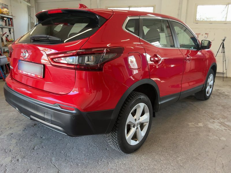 Nissan Qashqai 1.3 DIG-T Shiro — zdjęcie 6