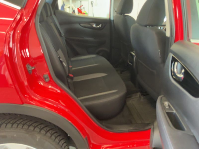 Nissan Qashqai 1.3 DIG-T Shiro — zdjęcie 14