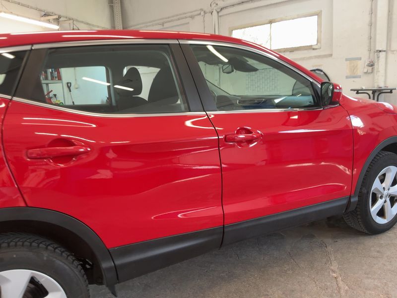 Nissan Qashqai 1.3 DIG-T Shiro — zdjęcie 7