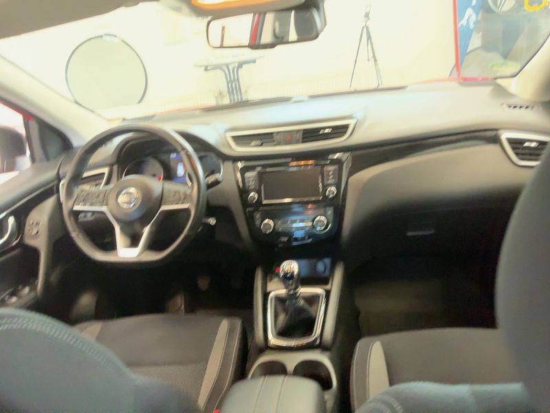 Nissan Qashqai 1.3 DIG-T Shiro — zdjęcie 12