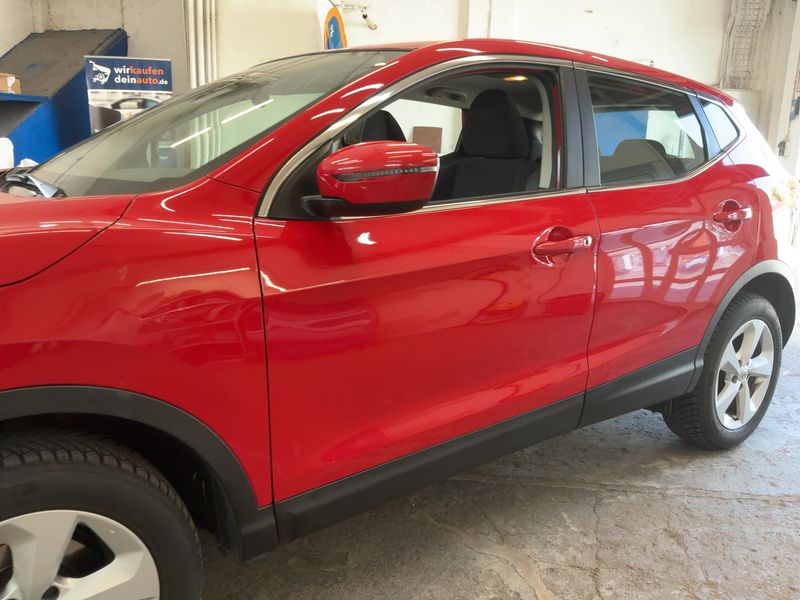 Nissan Qashqai 1.3 DIG-T Shiro — zdjęcie 4