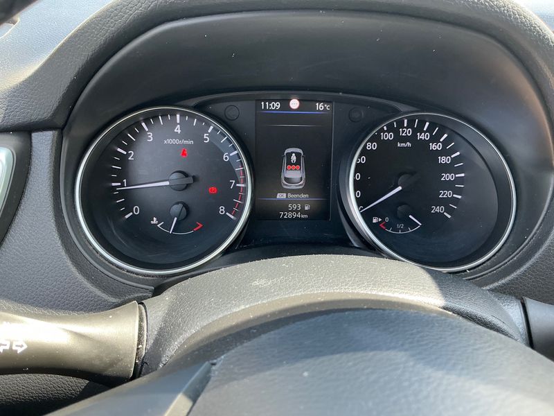 Nissan Qashqai 1.3 DIG-T Shiro — zdjęcie 13