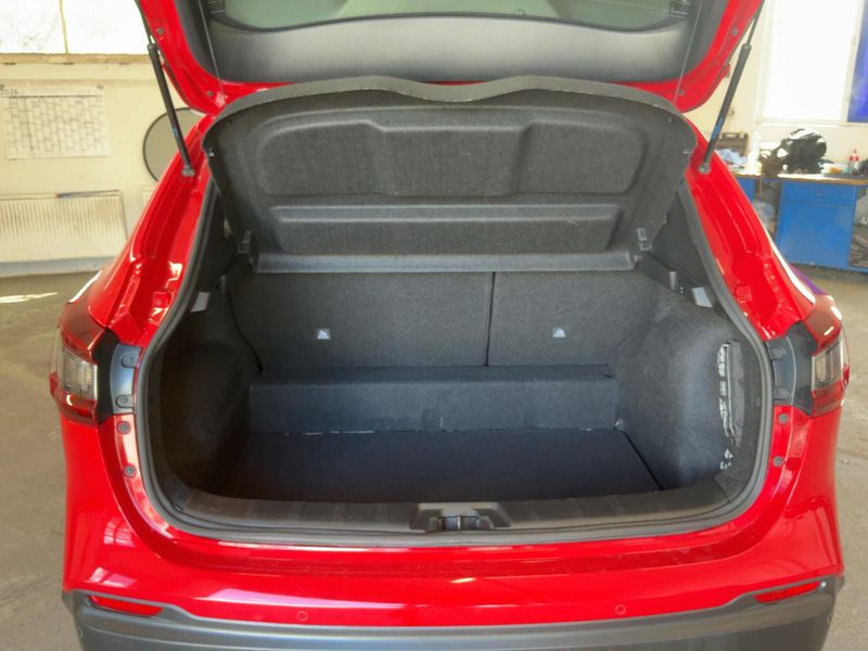 Nissan Qashqai 1.3 DIG-T Shiro — zdjęcie 10