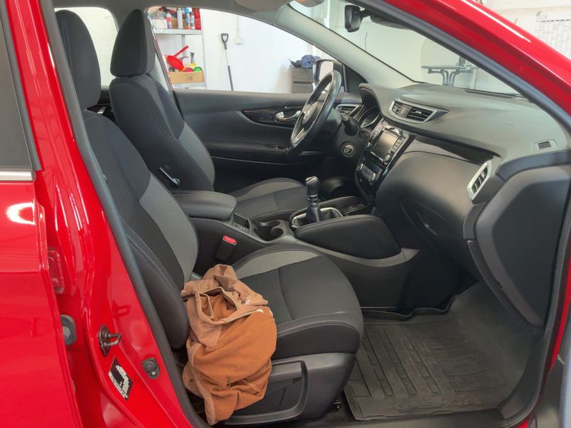 Nissan Qashqai 1.3 DIG-T Shiro — zdjęcie 11