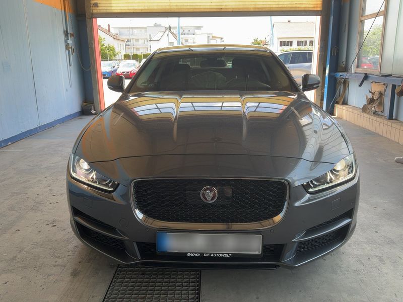 Jaguar XE 20d Portfolio — zdjęcie 9
