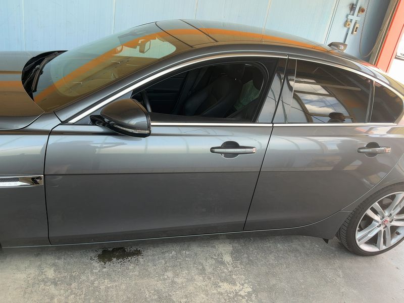 Jaguar XE 20d Portfolio — zdjęcie 4