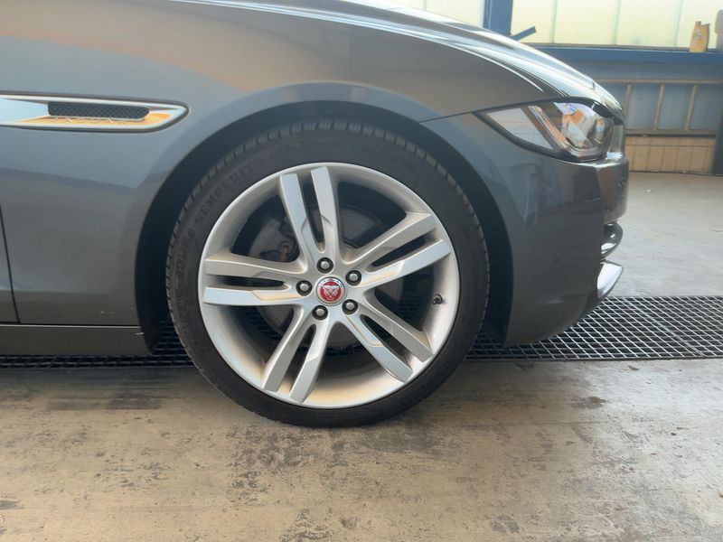Jaguar XE 20d Portfolio 2017 – снимка 11