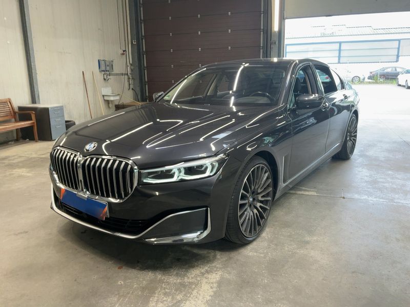 BMW 7er 750i xDrive — zdjęcie 1