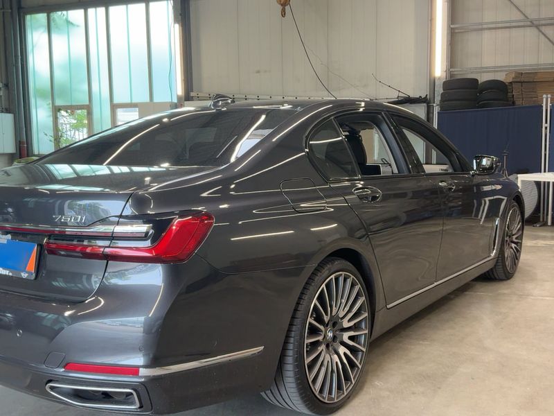 BMW 7er 750i xDrive — zdjęcie 6