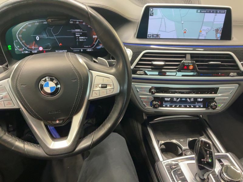 BMW 7er 750i xDrive — zdjęcie 12