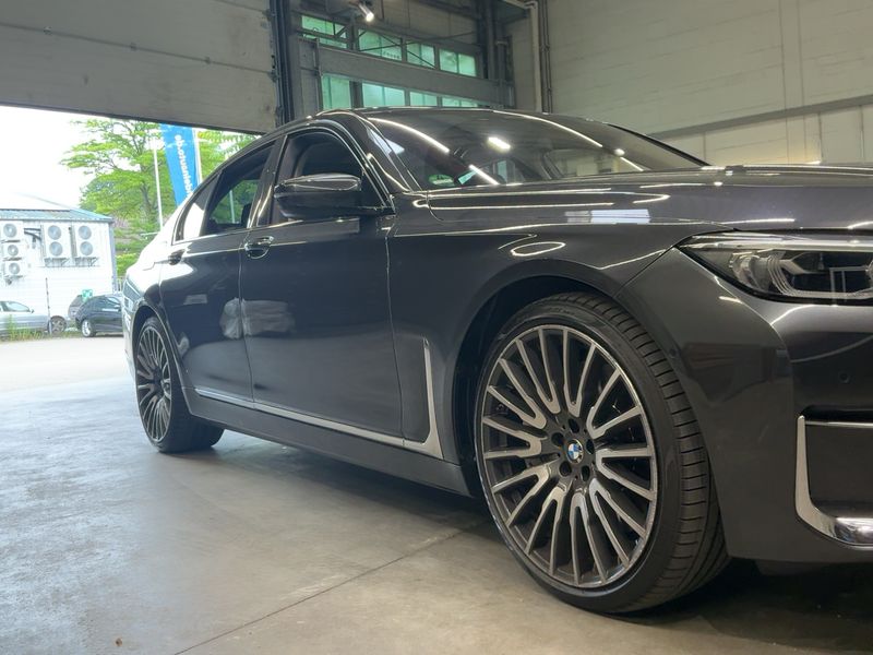 BMW 7er 750i xDrive — zdjęcie 8