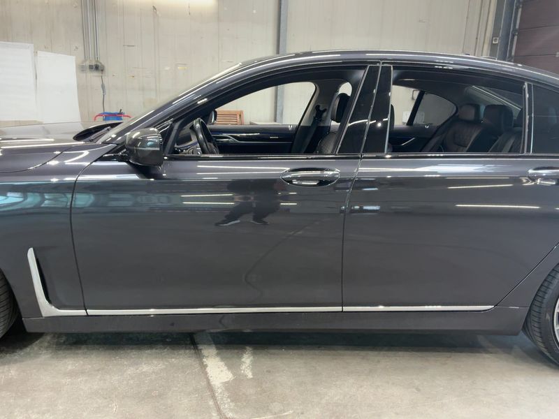 BMW 7er 750i xDrive — zdjęcie 4