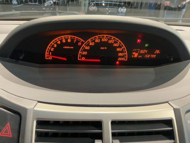 Toyota Yaris 1.33 Dual VVT-i Life — zdjęcie 13