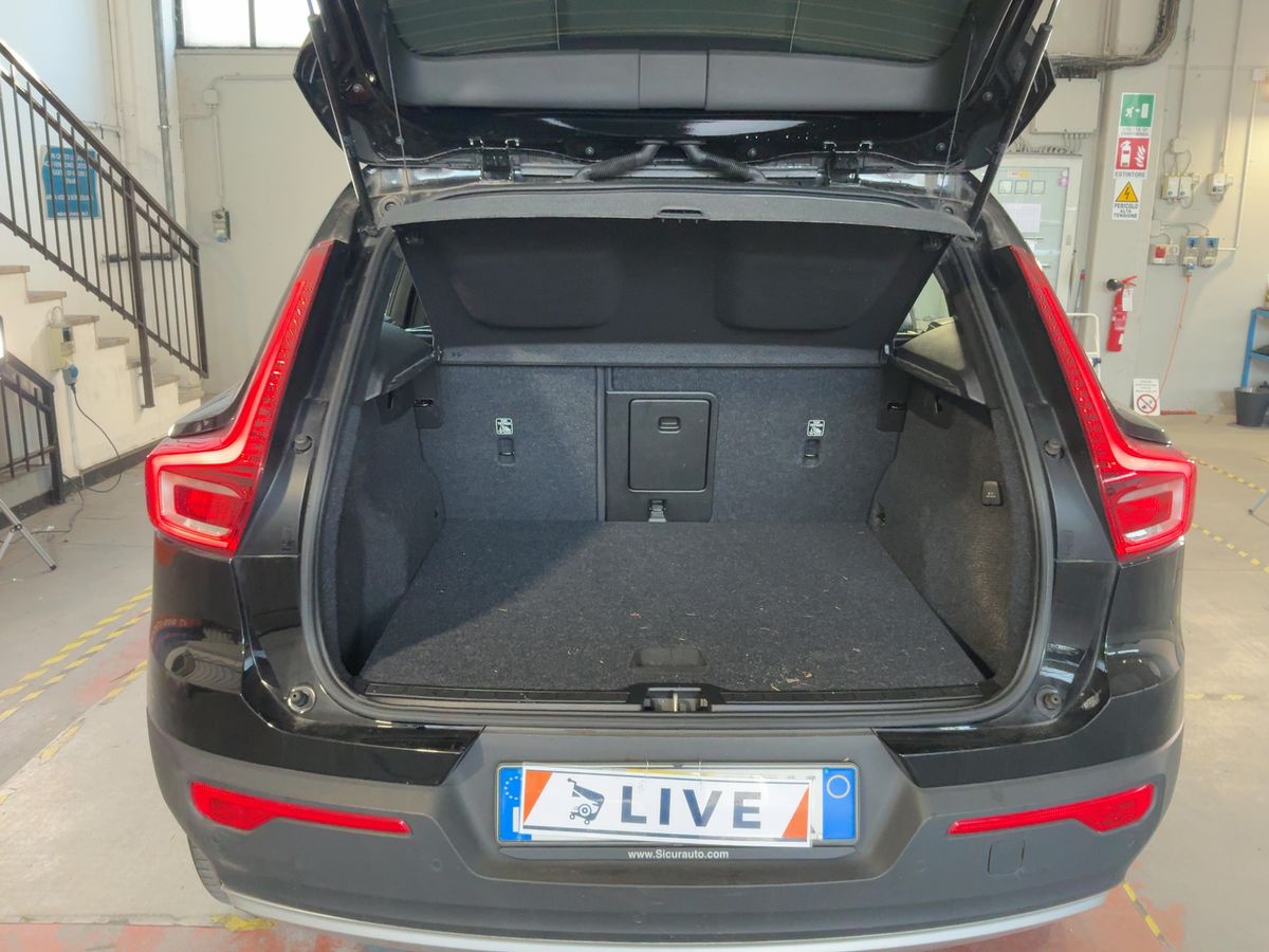 Volvo XC40 2021 — photo 16