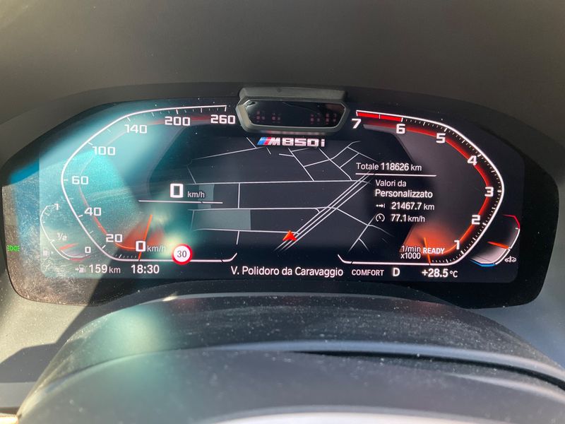 BMW 8er M850i xDrive — zdjęcie 13