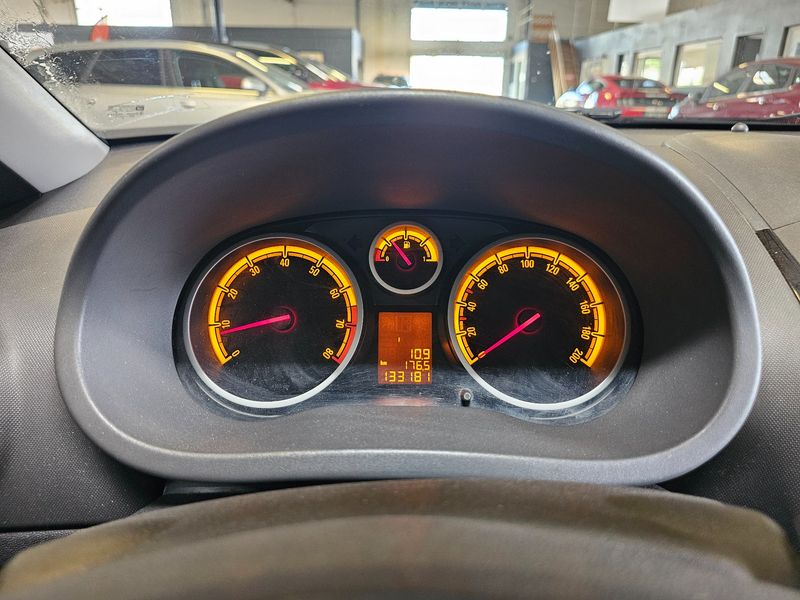 Opel Corsa 1.4 Cosmo 2010 – снимка 18