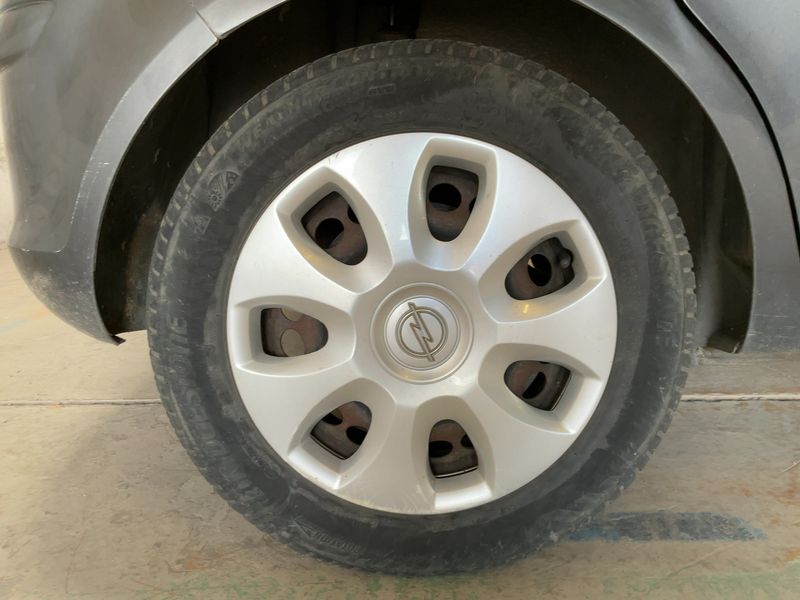 Opel Corsa 1.4 Cosmo 2010 – снимка 9