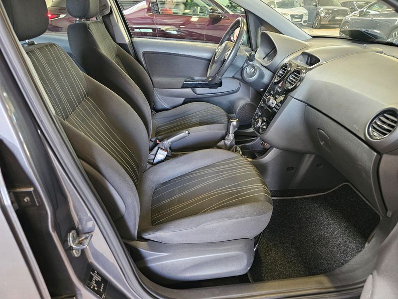 Opel Corsa 1.4 Cosmo 2010 – снимка 16
