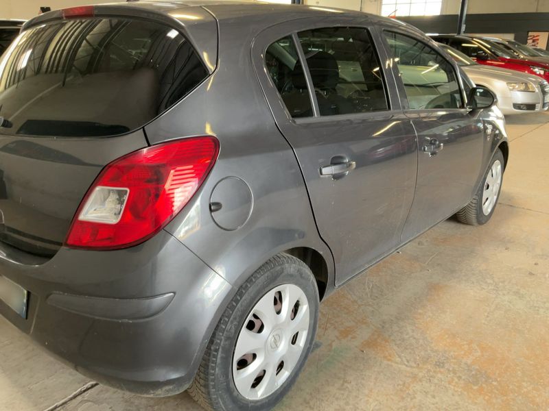 Opel Corsa 1.4 Cosmo 2010 – снимка 8