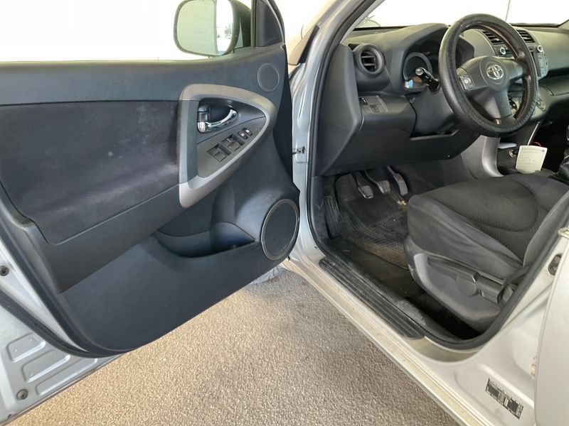 Toyota RAV 4 2.2 D-CAT Sol 2006 – снимка 26