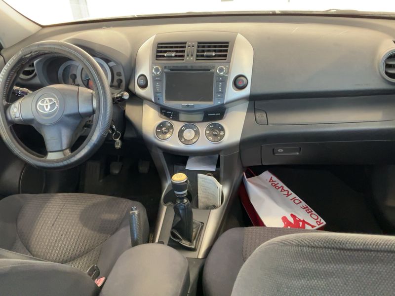 Toyota RAV 4 2.2 D-CAT Sol 2006 – снимка 17
