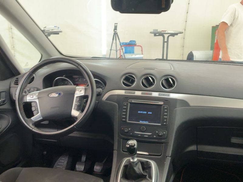 Ford Galaxy 1.6 EcoBoost Business Edition — zdjęcie 12