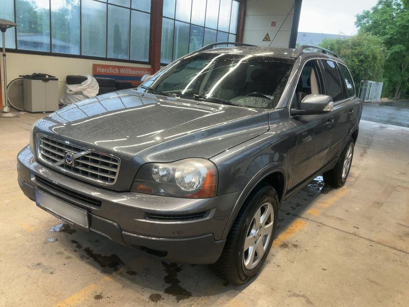 Volvo XC90 3.2 Momentum Geartronic — zdjęcie 1