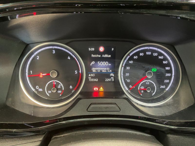Volkswagen T6 Multivan 2.0 TDI Trendline FWD — zdjęcie 13