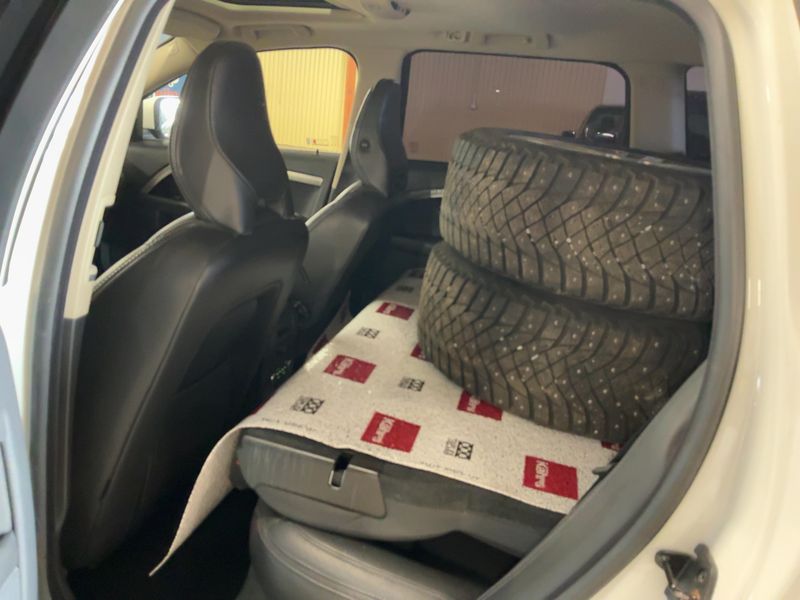 Volvo XC70 2.4 D5 Summum AWD — zdjęcie 14