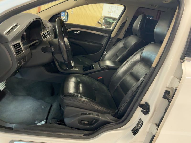 Volvo XC70 2.4 D5 Summum AWD — zdjęcie 11