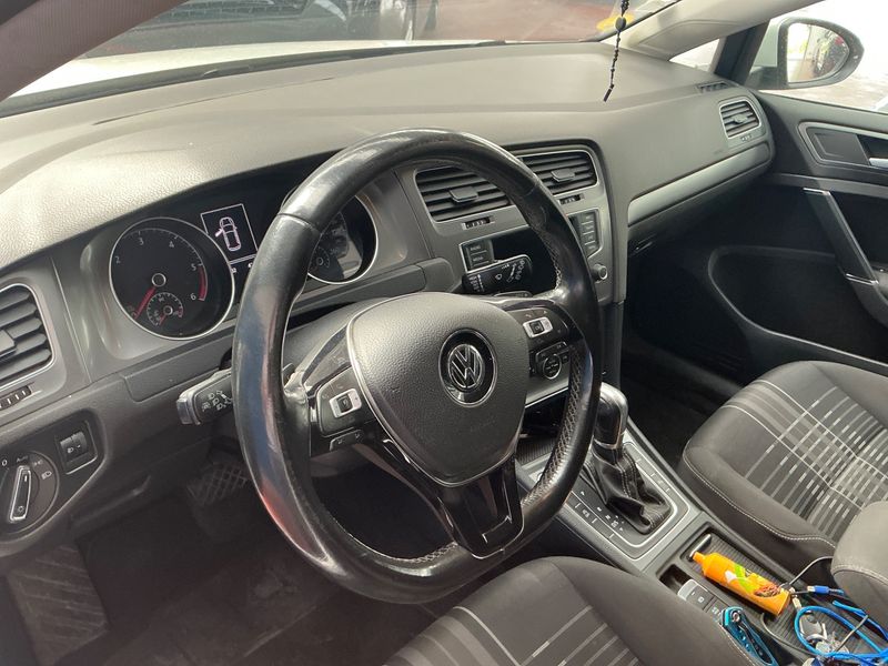 Volkswagen Golf VII 2.0 TDI Comfortline BlueMotion Tech 2015 – снимка 27