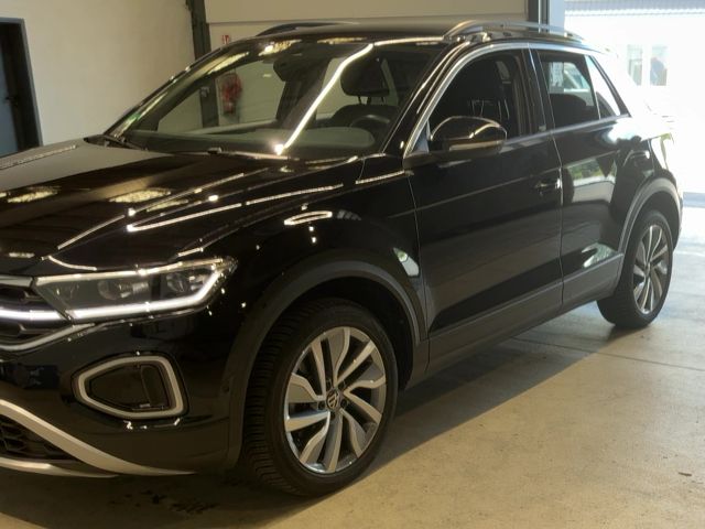 Volkswagen T-Roc 2024 — photo 1