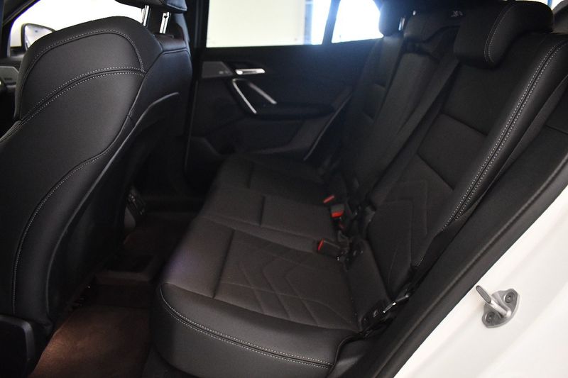 BMW iX2 eDrive20 M Sport — zdjęcie 12