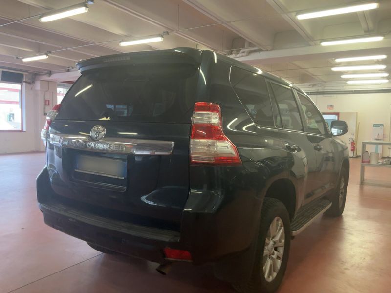 Toyota Land Cruiser 3.0 D-4D — zdjęcie 6