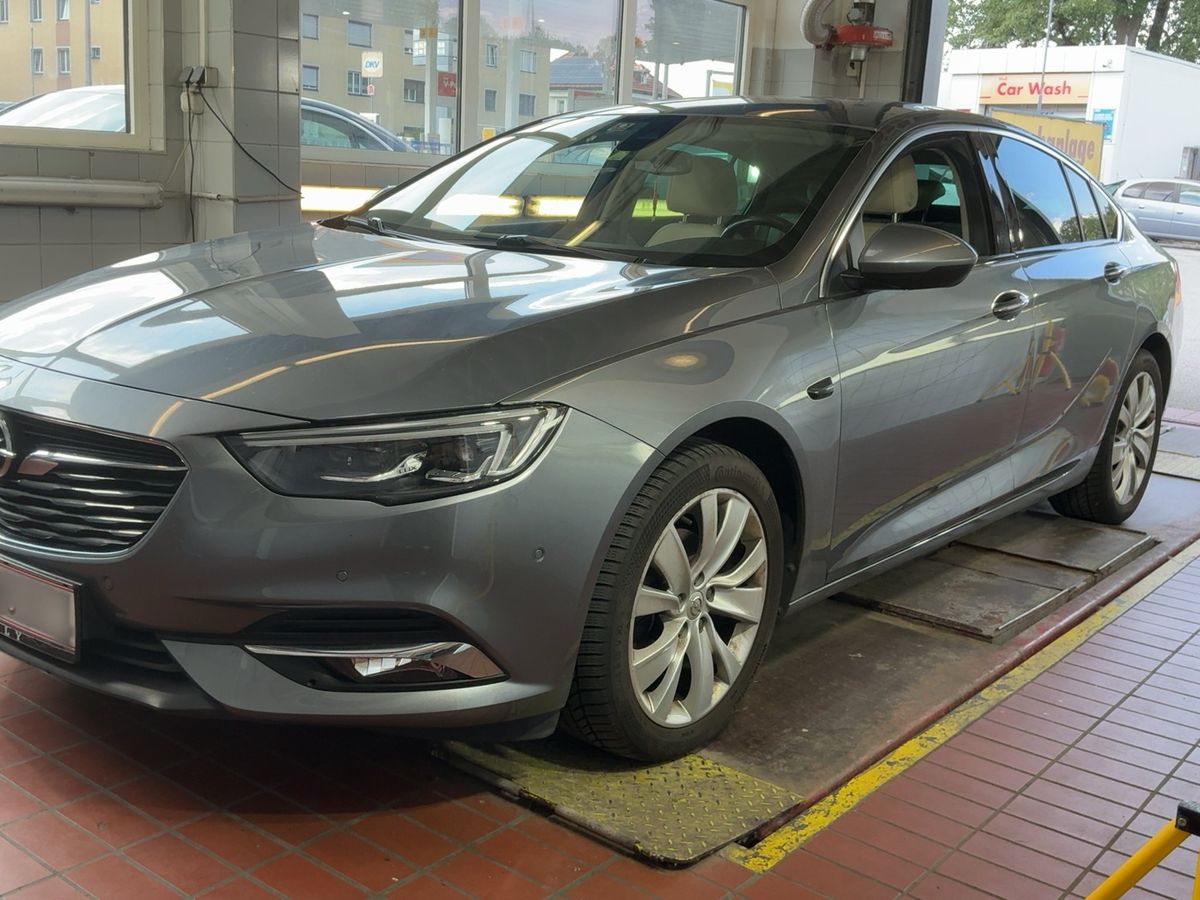 Opel Insignia 2017 — photo 1