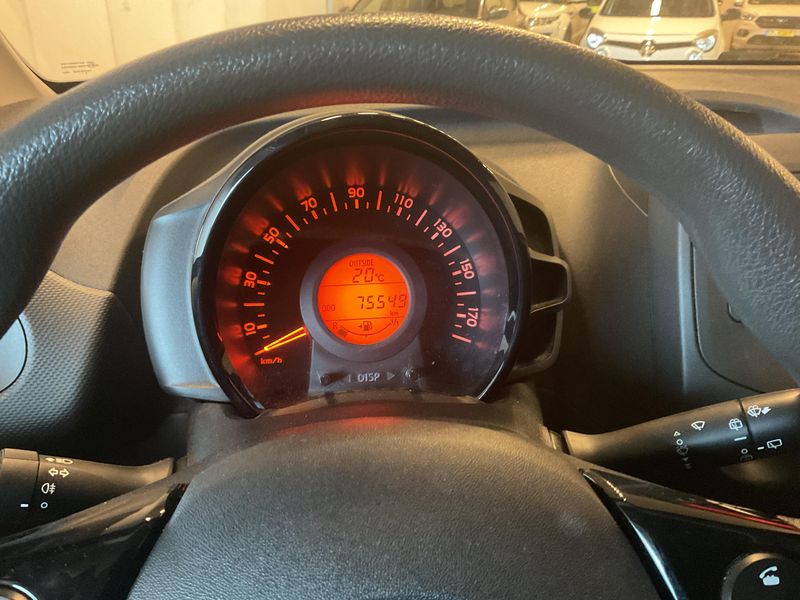 Toyota Aygo 1.0 VVT-i X-Fun — zdjęcie 13