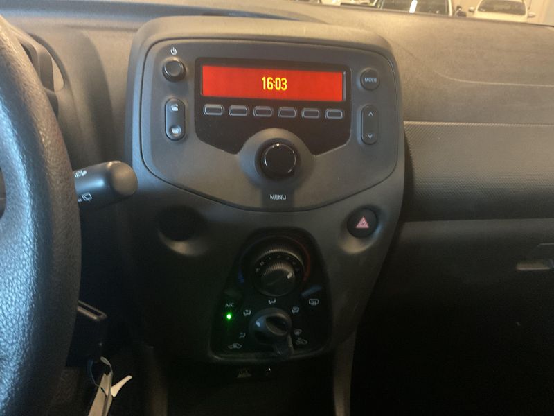 Toyota Aygo 1.0 VVT-i X-Fun — zdjęcie 12