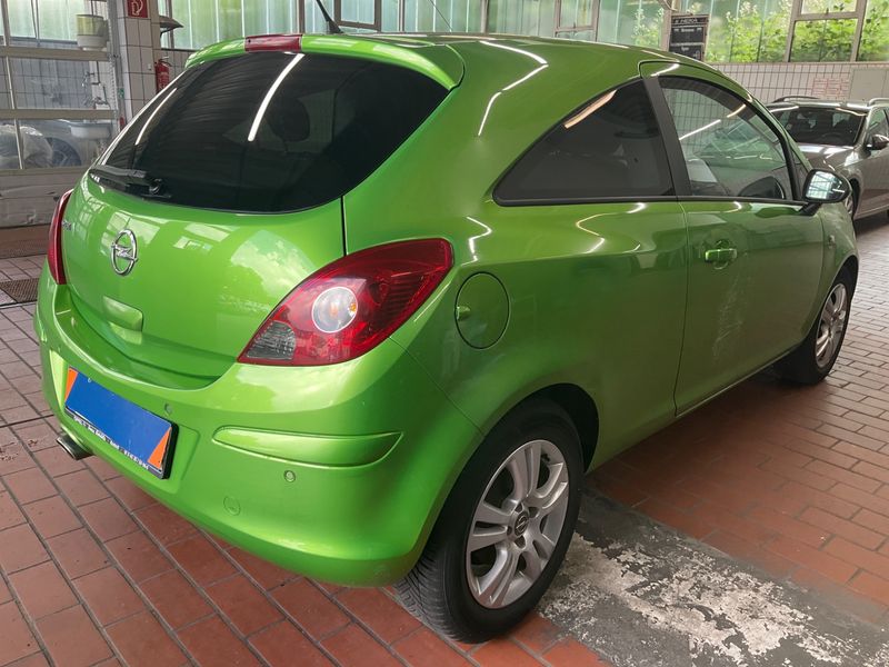 Opel Corsa 1.4 Satellite — zdjęcie 2
