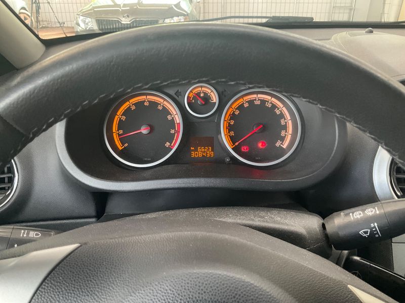 Opel Corsa 1.4 Satellite — zdjęcie 4