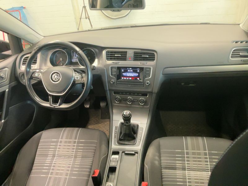 Volkswagen Golf VII 2.0 TDI Lounge BlueMotion Tech 2015 – снимка 17