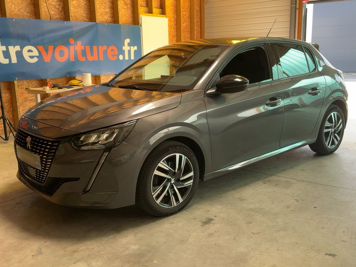 Peugeot 208 2023 — photo 1