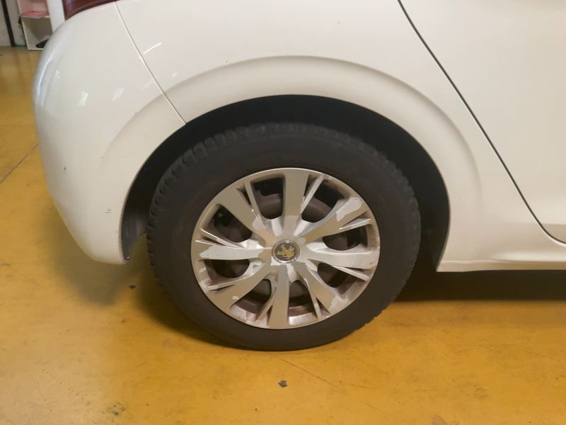 Peugeot 208 1.6 Blue-HDi Affaire Premium 2016 – снимка 9