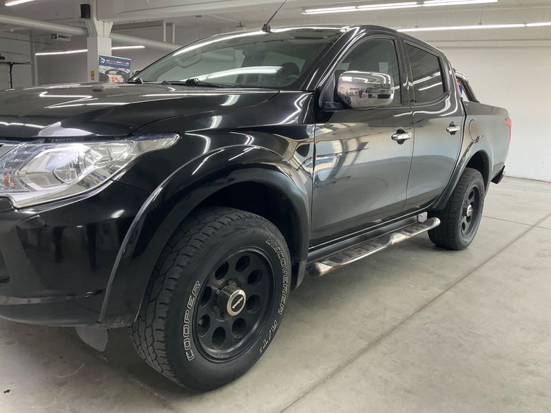 Mitsubishi L 200 2.4 DI-D Top Doppelkabine 4WD — zdjęcie 2
